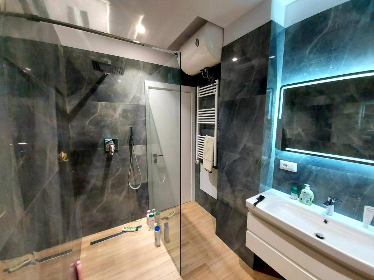 Luxurious Double Bedroom Suite Tirana Bagian luar foto